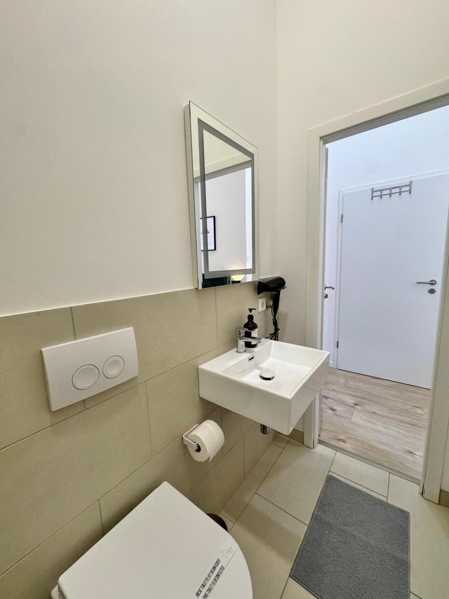 Heaven Homes - Doppelzimmer Mit Eigenem Bad Düsseldorf Buitenkant foto