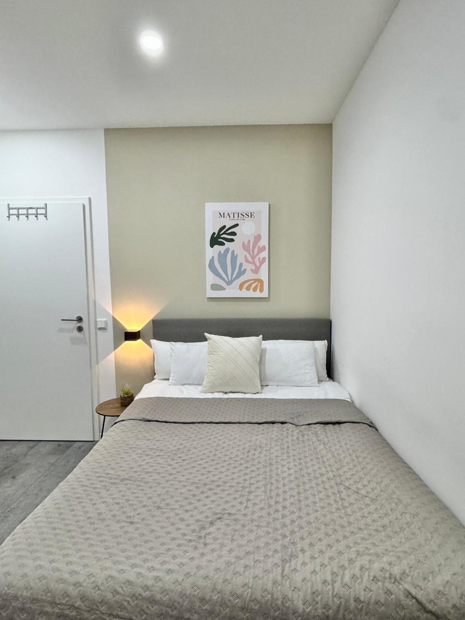Heaven Homes - Doppelzimmer Mit Eigenem Bad Düsseldorf Buitenkant foto
